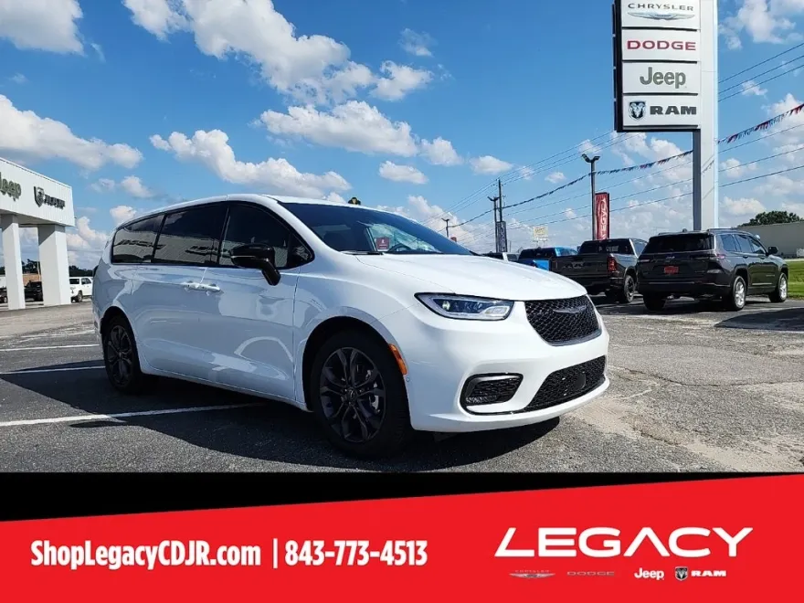 2026 Chrysler Pacifica photo 1