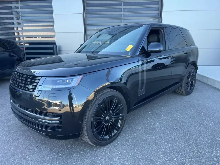 2024 Land Rover Range Rover SE photo 1