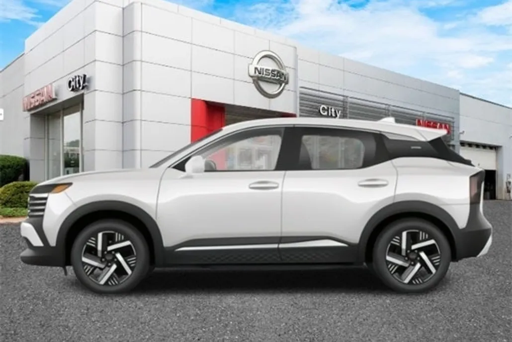 2025 Nissan Kicks SV photo 1