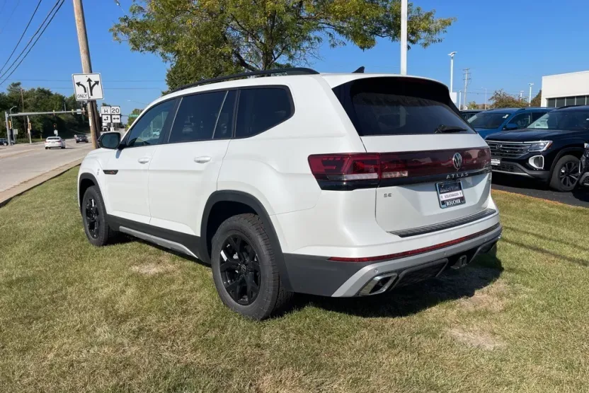 2026 Volkswagen Atlas Peak Edition SE photo 1