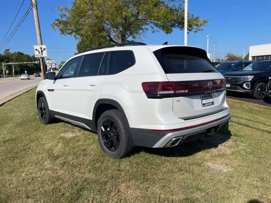 2026 Volkswagen Atlas Peak Edition SE photo 1
