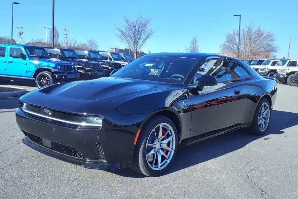 2025 Dodge Charger Daytona Scat Pack photo 1