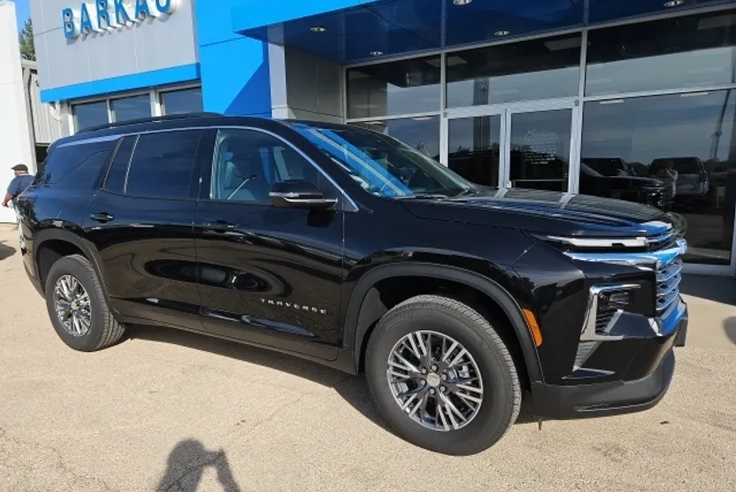 2026 Chevrolet Traverse 2LT photo 1