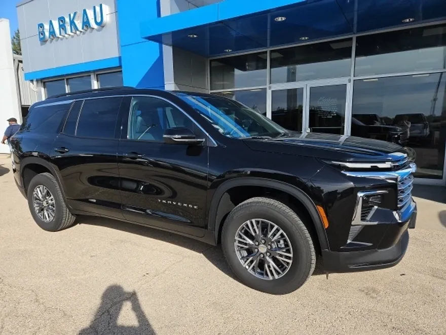2026 Chevrolet Traverse 2LT photo 1