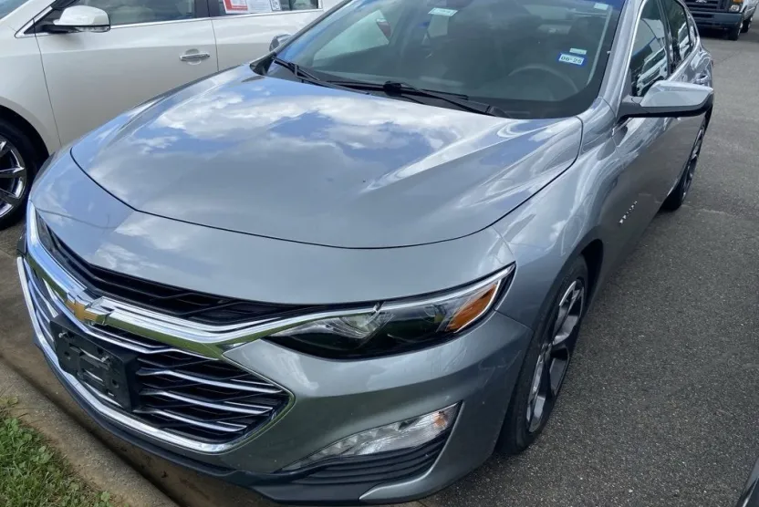 2023 Chevrolet Malibu 1LT photo 1