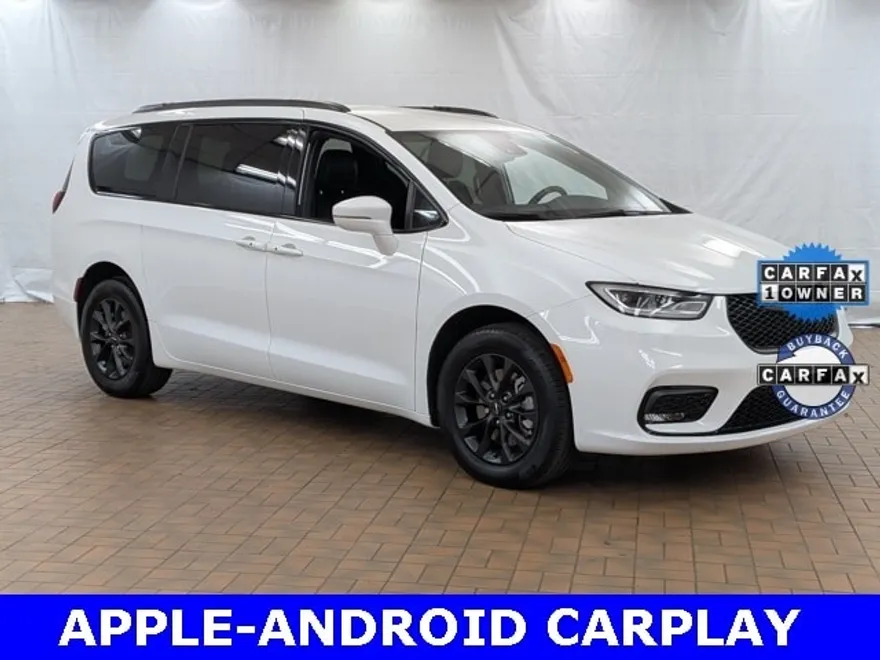 2022 Chrysler Pacifica Touring L photo 1