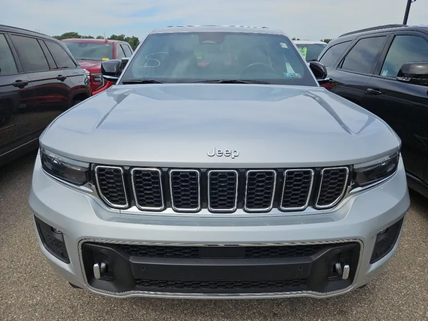 2022 Jeep Grand Cherokee Overland photo 1