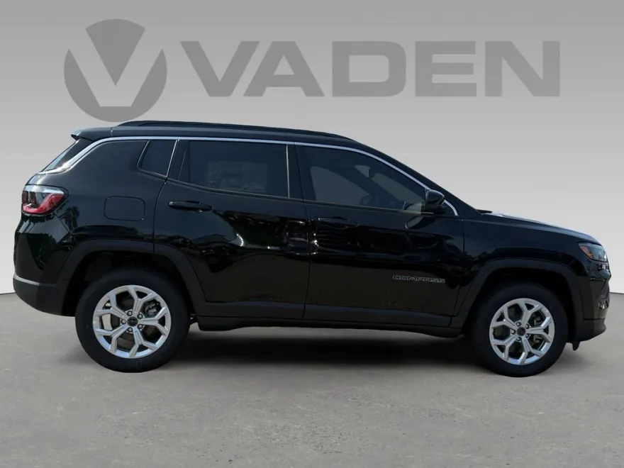 2025 Jeep Compass Latitude photo 1