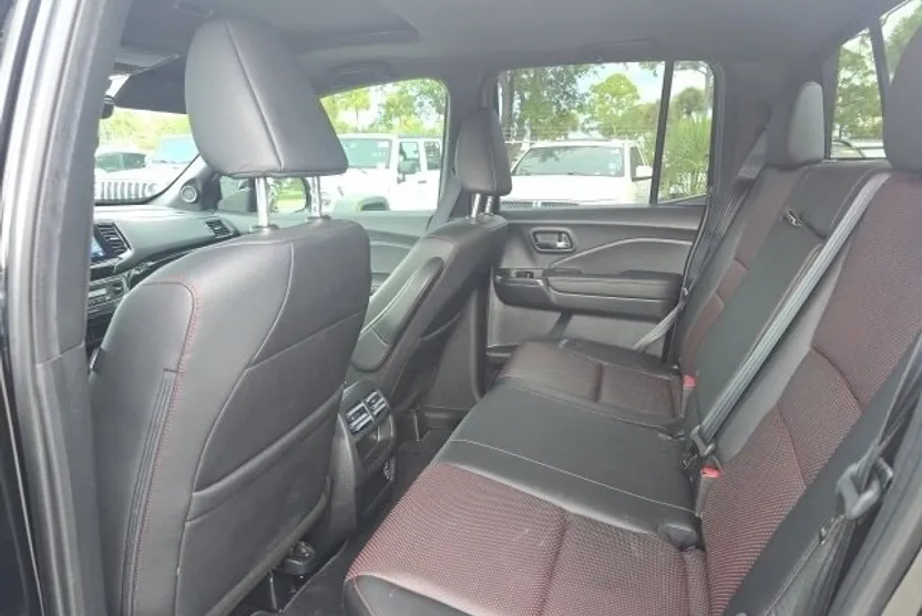 2023 Honda Ridgeline Black Edition photo 1