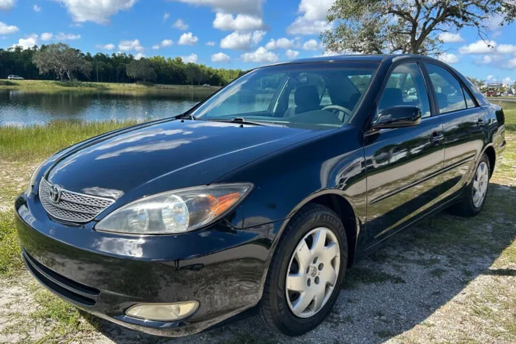 2003 Toyota Camry SE photo 1