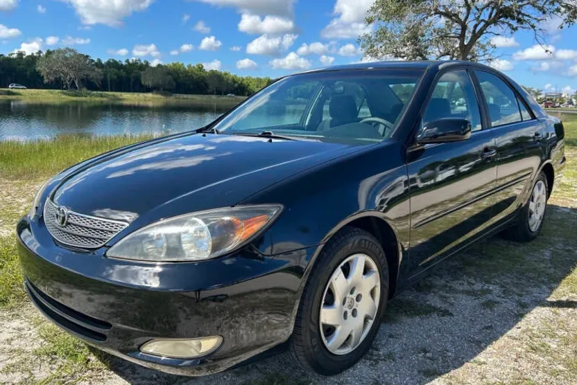 2003 Toyota Camry SE photo 1