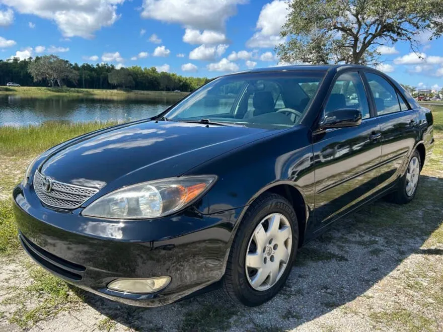 2003 Toyota Camry SE photo 1