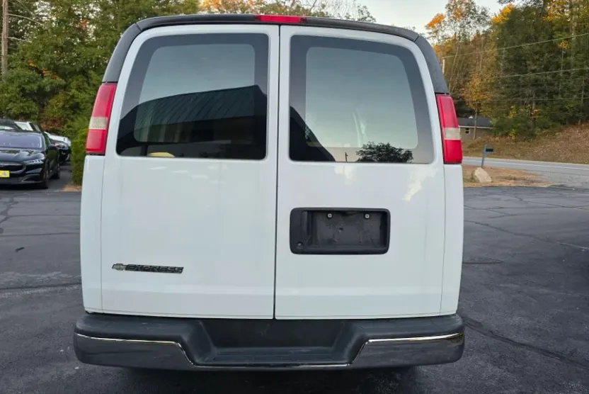2013 Chevrolet Express 2500 Cargo Van photo 1