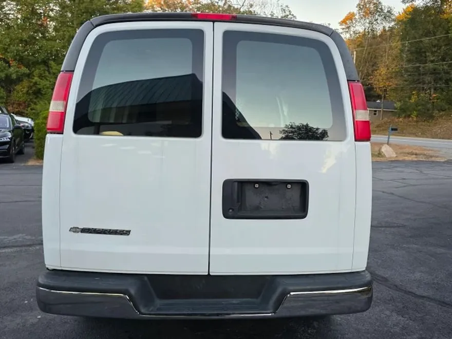 2013 Chevrolet Express 2500 Cargo Van photo 1