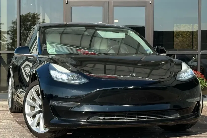2018 Tesla Model 3 Long Range photo 1