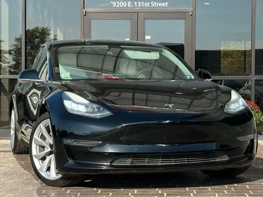 2018 Tesla Model 3 Long Range photo 1
