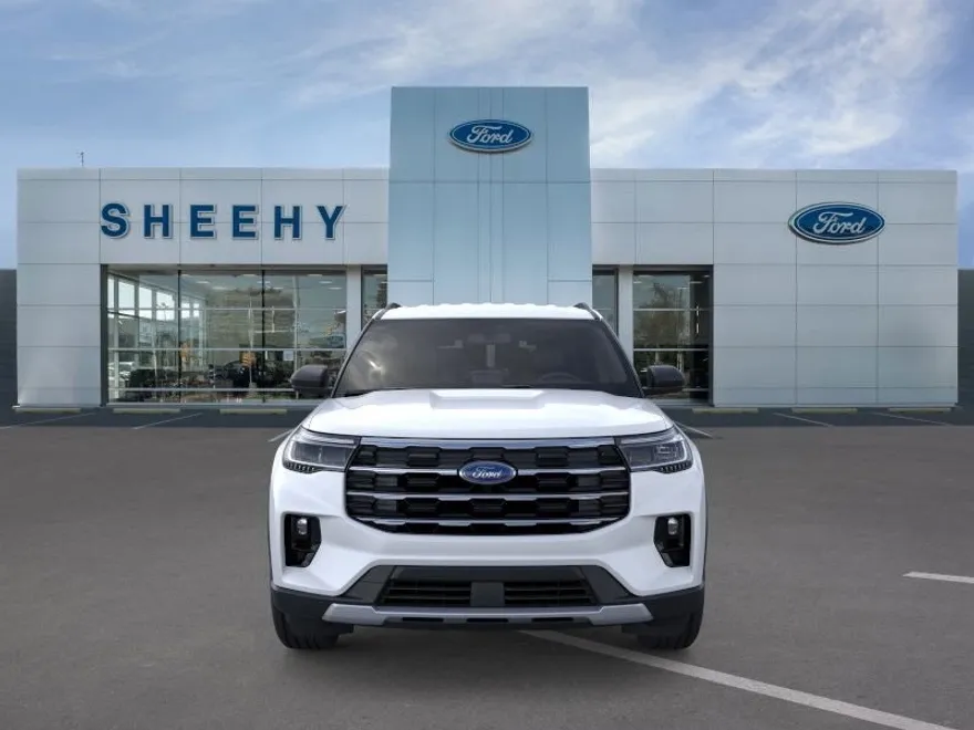 2025 Ford Explorer photo 1