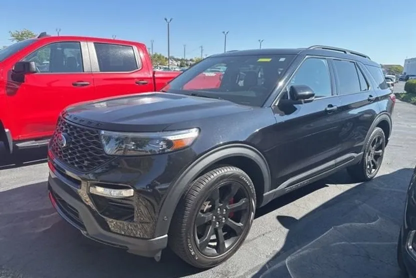 2023 Ford Explorer ST photo 1