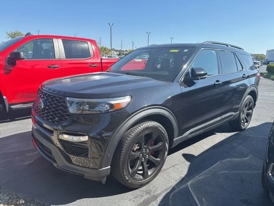 2023 Ford Explorer ST photo 1