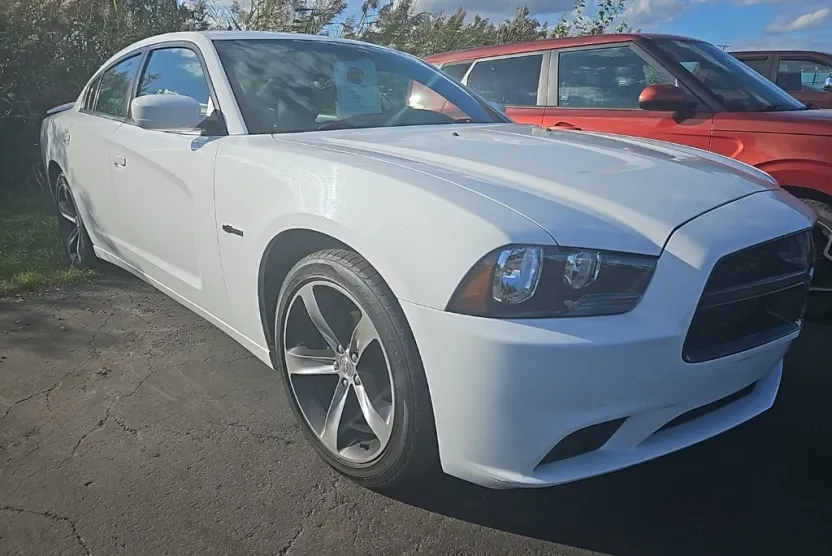 2014 Dodge Charger SXT photo 1