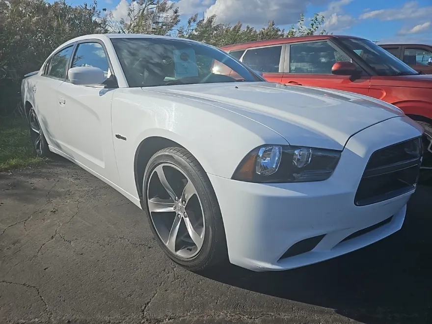 2014 Dodge Charger SXT photo 1