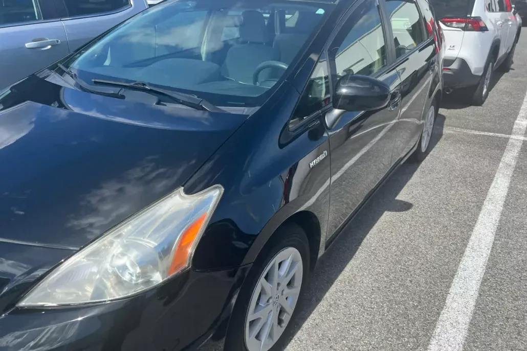 2013 Toyota Prius V Two photo 1