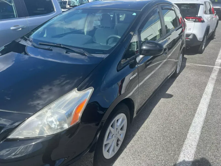 2013 Toyota Prius V Two photo 1