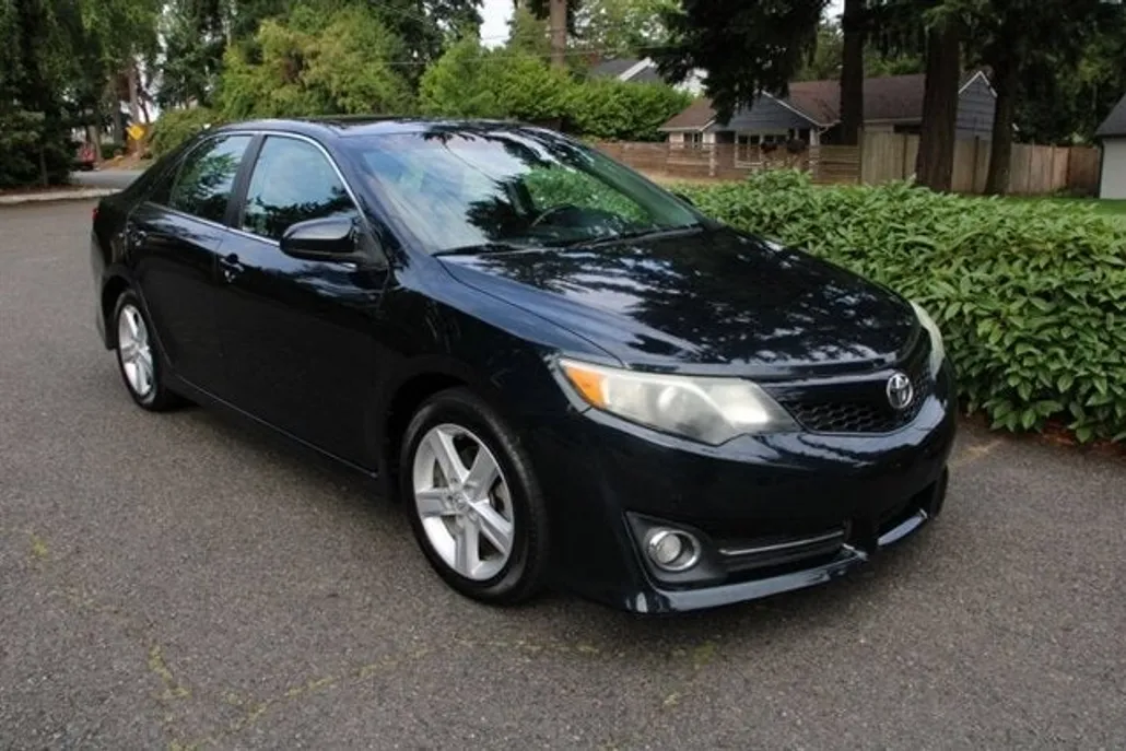 2013 Toyota Camry SE photo 1