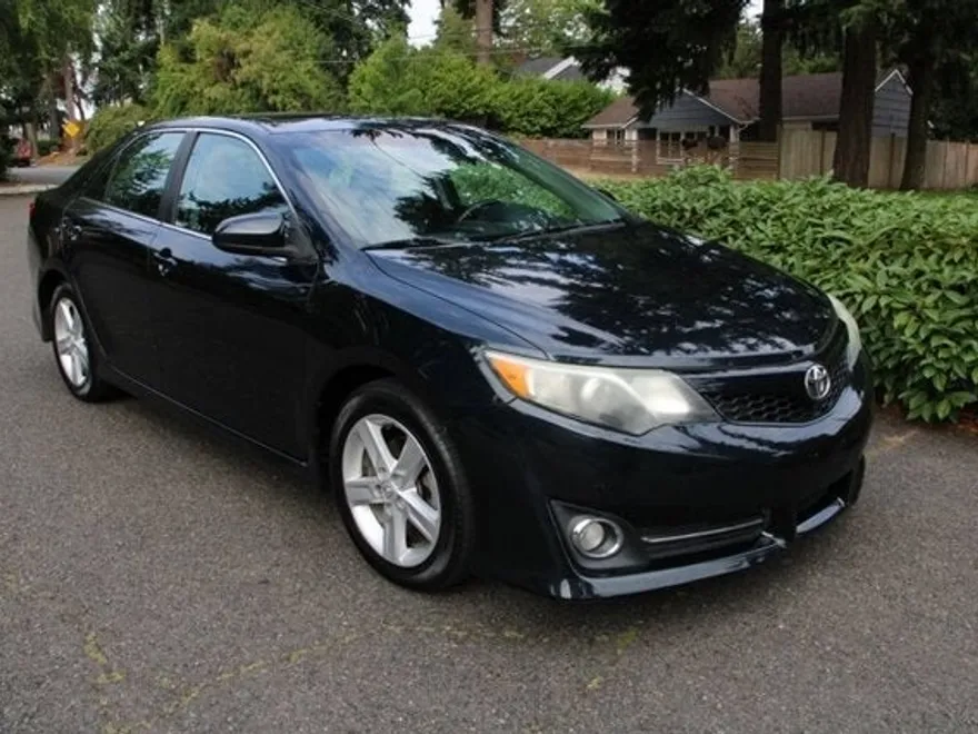 2013 Toyota Camry SE photo 1