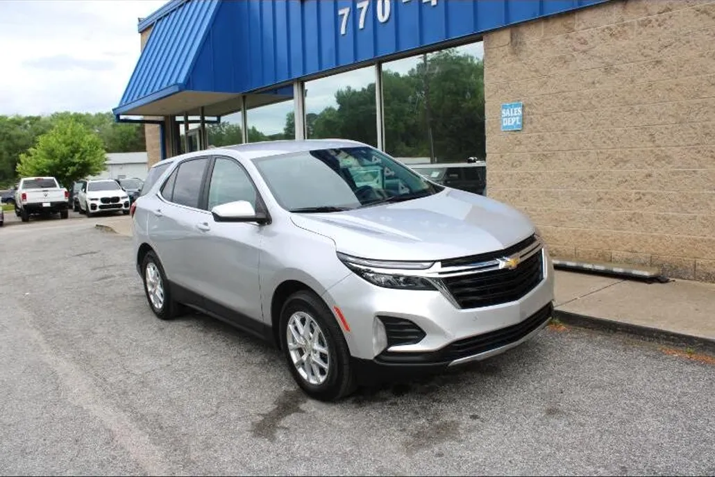 2022 Chevrolet Equinox LT photo 1
