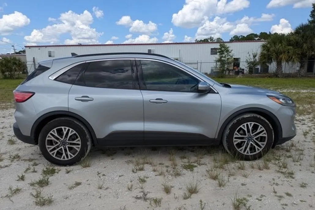 2022 Ford Escape SEL photo 1