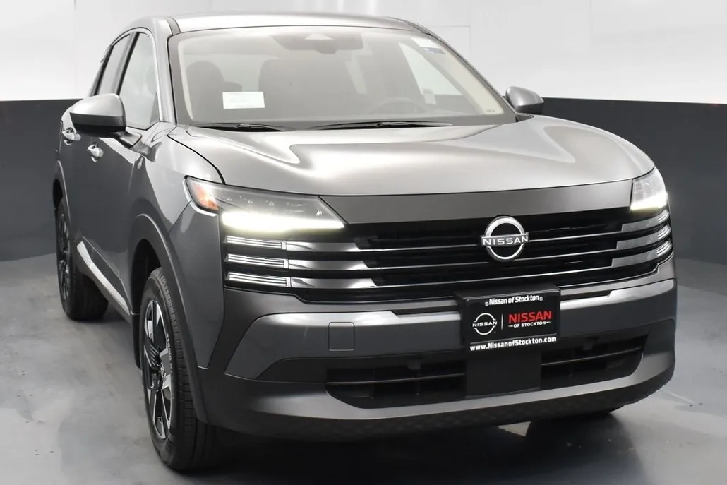 2025 Nissan Kicks SV photo 1
