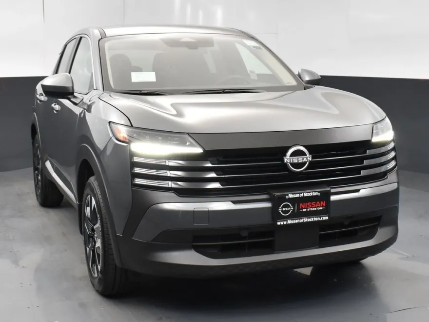 2025 Nissan Kicks SV photo 1