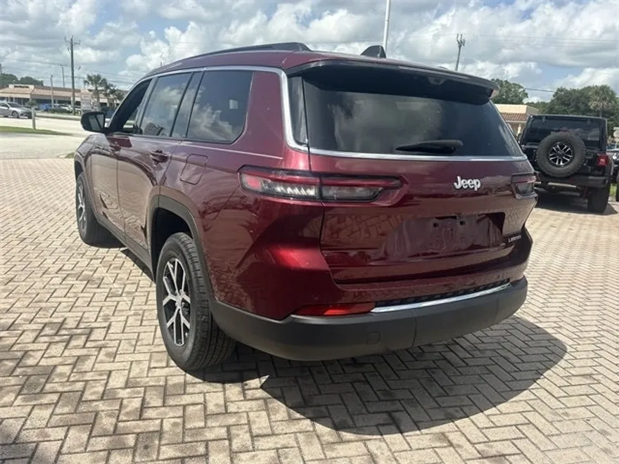 2025 Jeep Grand Cherokee Limited photo 8