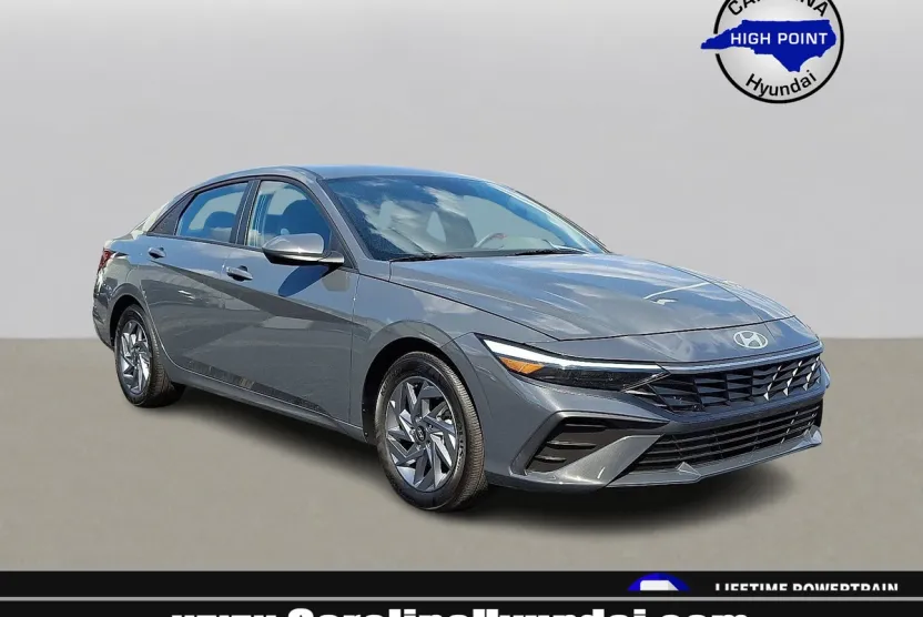 2024 Hyundai Elantra SEL photo 1
