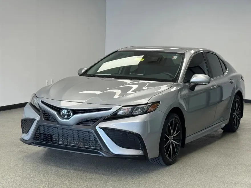 2024 Toyota Camry SE photo 1