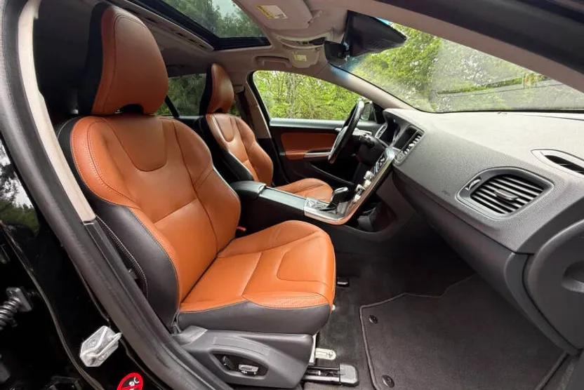 2015 Volvo V60 Cross Country T5 photo 1