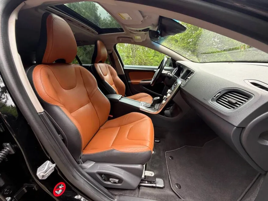 2015 Volvo V60 Cross Country T5 photo 1
