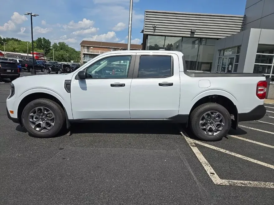 2025 Ford Maverick XLT photo 1