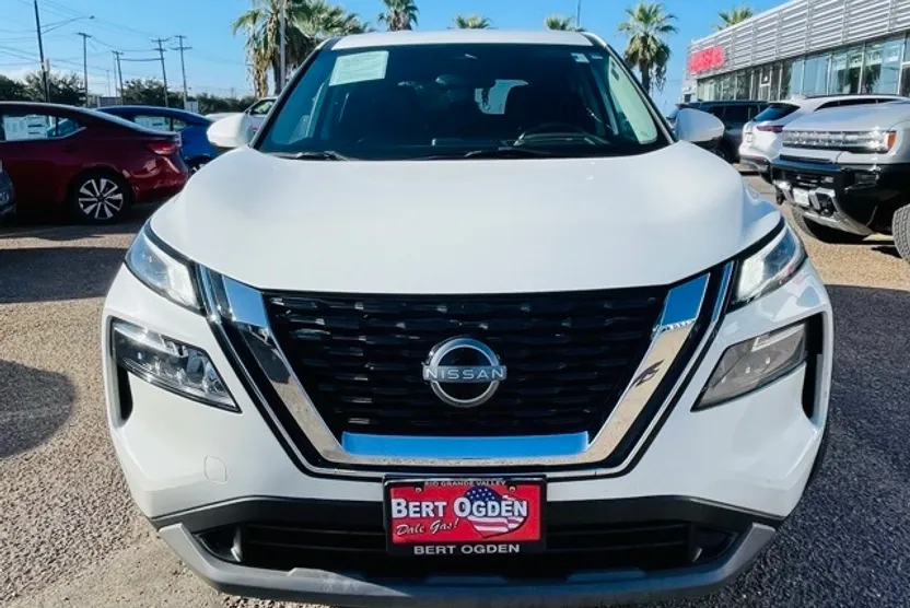 2023 Nissan Rogue SV photo 1