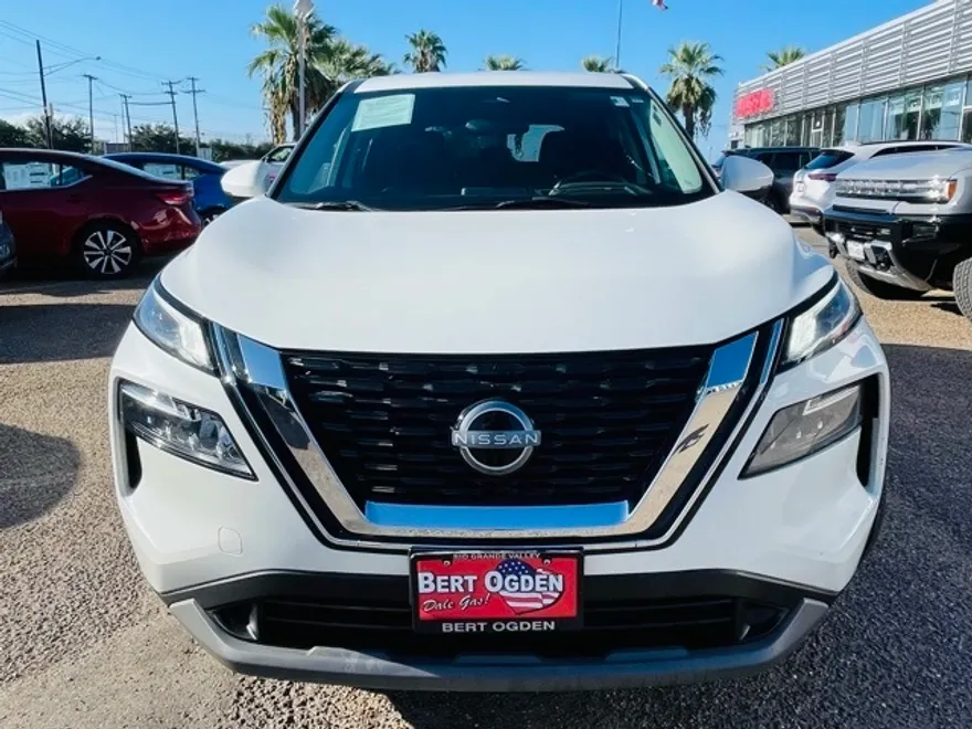 2023 Nissan Rogue SV photo 1