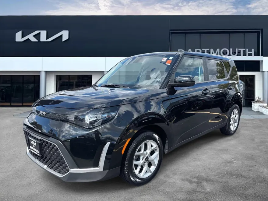 2023 Kia Soul LX photo 1