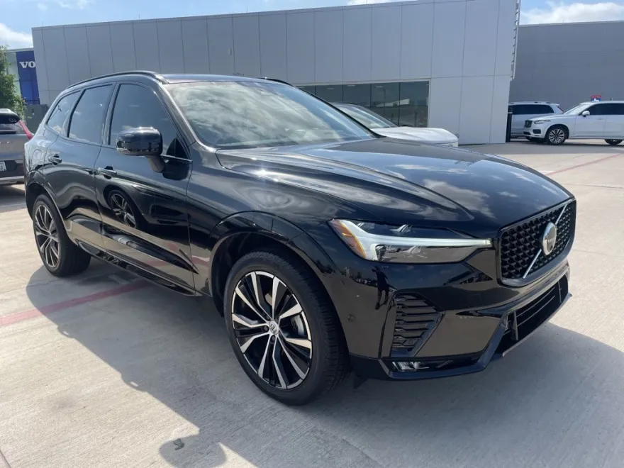 2025 Volvo XC60 B5 Plus photo 1