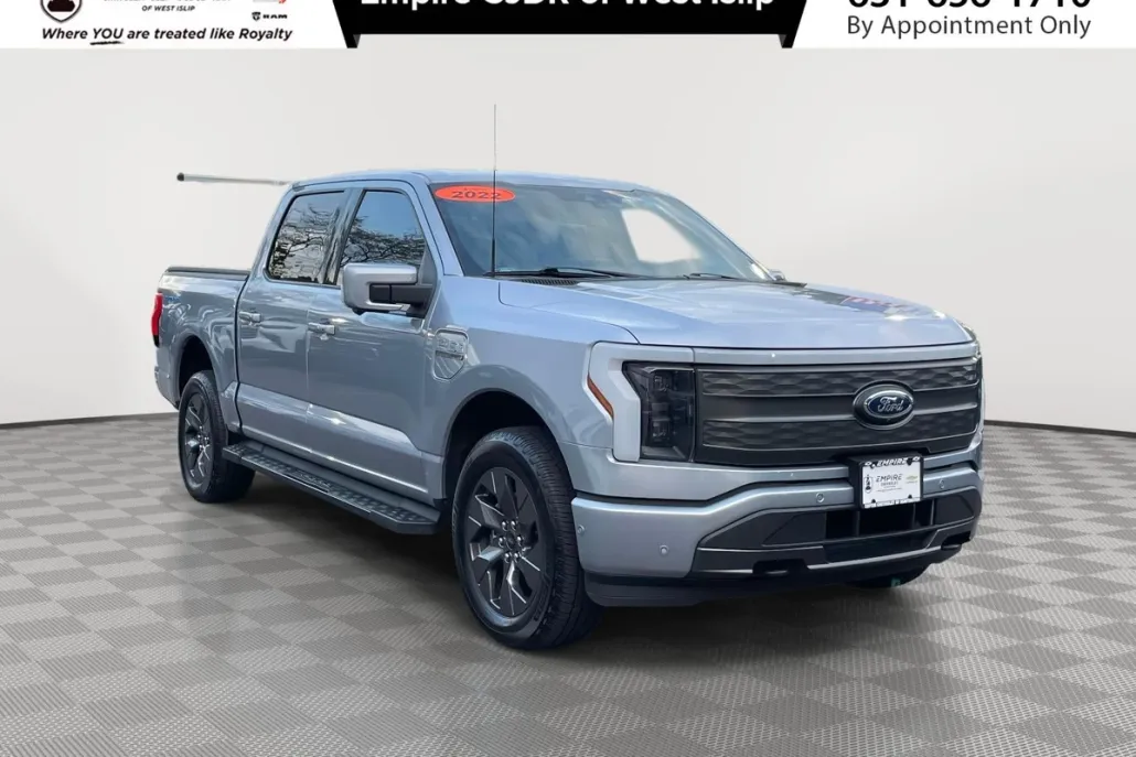 2022 Ford F-150 Lightning Lariat photo 1