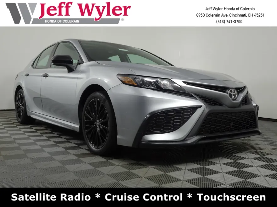 2021 Toyota Camry SE photo 1