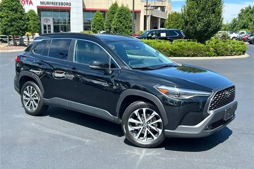 2023 Toyota Corolla Cross XLE photo 1