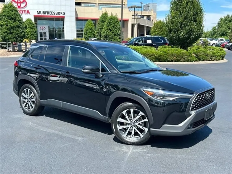 2023 Toyota Corolla Cross XLE photo 1