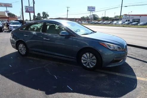 2016 Hyundai Sonata Hybrid Base photo 2