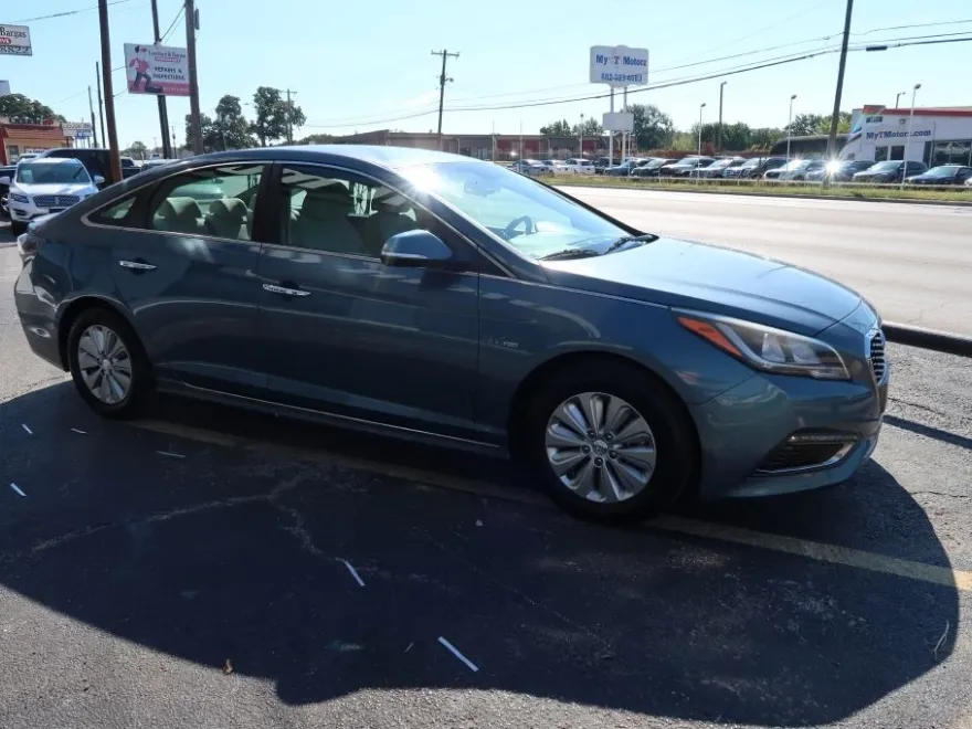2016 Hyundai Sonata Hybrid Base photo 2