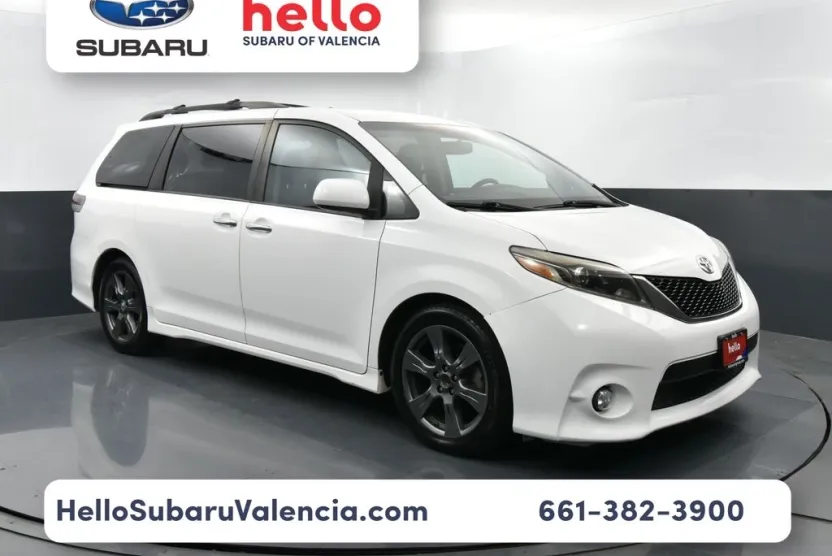 2017 Toyota Sienna SE photo 1